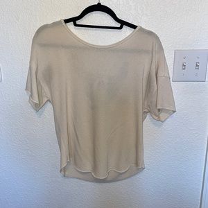 Short sleeve keyhole type back